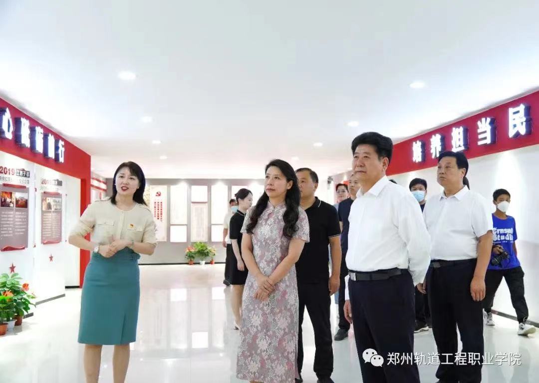a8cfb45af0b5af3c9259be81df5b753.jpg a8cfb45af0b5af3c9259be81df5b753.jpg